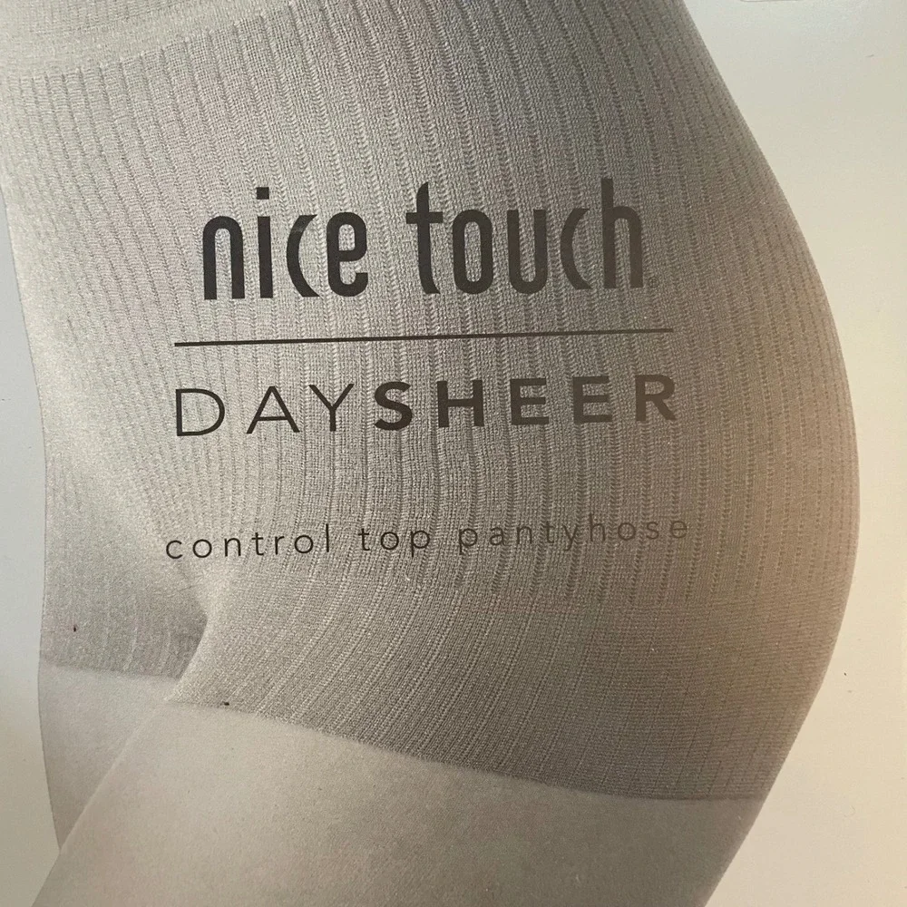 Hug-Alon Nice Touch‎ DaySheer Control Top Pantyhose Driftwood sz E
